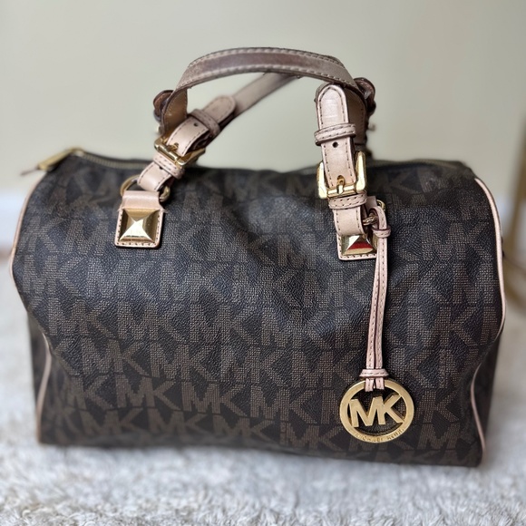 Micheal Kors speedy bag - Picture 1 of 8